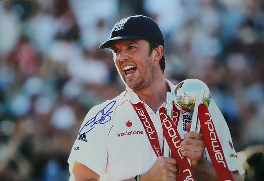 Graeme Swann Signed England Photo. - Darling Picture Framing