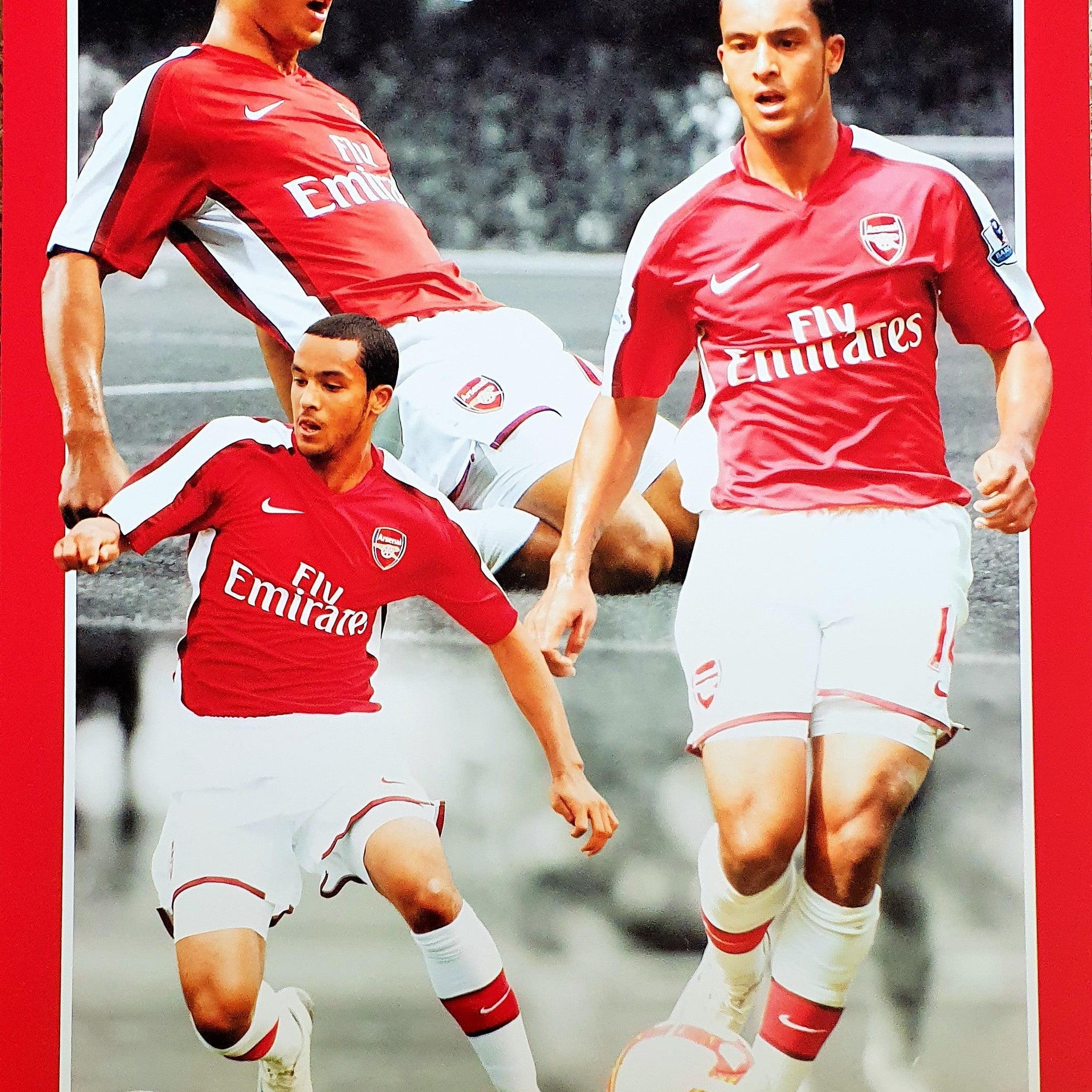 Theo Walcott Unsigned Arsenal Photo. - Darling Picture Framing